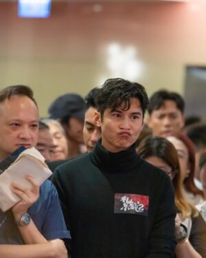 Carlos Chan Ka-Lok Instagram - 《紮職2》今日終於正式上映啦😎
好多人話等左好耐，我都係！
戲院見！🎬

#紮職2  @the.brotherhood.of.rebel_movie 
#英皇電影 
@emperormotionpictures 
#本地製作 @ngkinhung 
@mouthsky 
—
Stylist: @alicemapy @zegnaofficial 
Hair: @kenricksiu_hair 
Make Up: @khaki_yan
