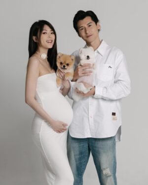 Carlos Chan Ka-Lok Instagram - White or Black? 😝

仲有唔夠一個禮拜🥹🥹🥹
好期待❤️🫶🏻
.
.
.
.
.
.
#ourfamilyisgrowing
#希望妹妹Capcap同BB可以融融洽洽🤣
#歡迎提供BB同狗狗共處tips😝
📸: @youareinvitedhk @judetsang 
💇🏻‍♀️: @kateshek 
💄: @vinciwinki.vinci 
Lashes：@suavislash 
💅🏻: @luxenail 
💇🏻‍♂️: @kenricksiu_hair 
Venue: @herztudio