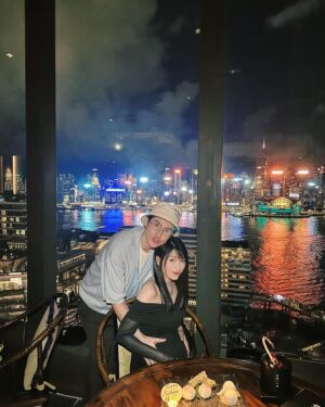 Carlos Chan Ka-Lok Instagram - Happy birthday to陳太！
錫晒你💋
乖乖地等卸貨😉