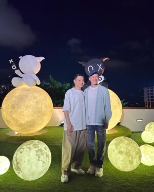 Carlos Chan Ka-Lok Instagram - 透過今次展覽 可以更加認識偶像既世界
我覺得真係好幸福🥰

#劉德華的藝術空間
#我最鐘意天若有情