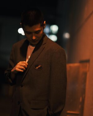 Carlos Chan Ka-Lok Instagram - 其實我幾鐘意短髮
你地點睇？

outfit: @we11done @lanecrawford
Make up: @khaki_yan
Hair: @kenricksiu_hair
Styled by: @alicemapy