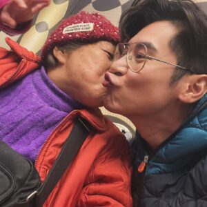 Carlos Chan Ka-Lok Instagram - 2023年
我做左「老公」
由一個家庭 變左三個家庭
雖然好大責任
但我好愛我既屋企人
每一個都好愛
希望你地身體健康 開開心心
我會好好照顧你地 

#諗住打d開心野
#唔知做咩鬼有啲鼻酸
#多謝2023俾機會我既人
#希望2024我會做得更好