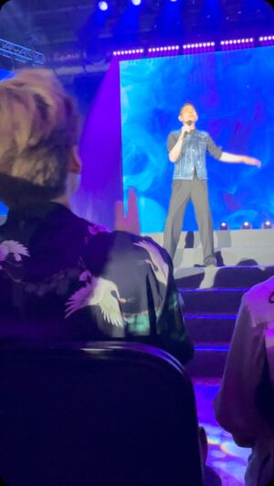 Carlos Chan Ka-Lok Instagram - 由小學開始愛上華仔 到而家成家立室 差唔多30年 
估唔到今日有機會可以同佢慶祝生日
仲可以一齊唱「暗裡著迷」
我係咪發緊夢？？

#完全冇諗過上台
#好後悔冇背歌詞
#好後悔冇去set頭
#andygo
#andygogo 
#happybirthday 
#多謝老大