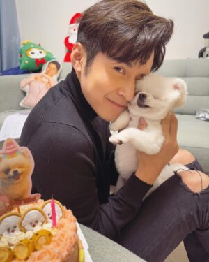 Carlos Chan Ka-Lok Instagram - Happy birthday muimui🥰🥰🥰
你永遠都係我寶貝！！
係最最最錫既寶貝！！

#明明張張相都好有愛
#但點解睇落硬係好似我迫緊佢
#muimui一定愛爸爸多過愛媽媽
#唔好問點解因為無得解