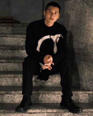 Carlos Chan Ka-Lok Instagram - 😏

Outfit: @off____white @mrp @mrporter 
Make up: @khaki_yan 
Hair: @kenricksiu_hair 
Styled by: @alicemapy