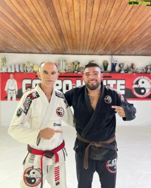 Carlos Felipe Instagram - Hoje foi dia de mais um grande passo na minha caminhada nas artes marciais!
Obrigado Sensei @humbertojjj  pela confiança e acolhimento sempre!
Enfim faixa marrom! Oss!

@corpoementejjj