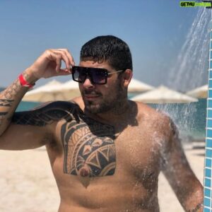 Carlos Felipe Instagram - #TBT de uma das melhores trips que já fiz!
Abu Dhabi tem um lugar especial no meu coração ❤️🇦🇪