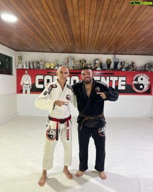 Carlos Felipe Instagram - Hoje foi dia de mais um grande passo na minha caminhada nas artes marciais!
Obrigado Sensei @humbertojjj  pela confiança e acolhimento sempre!
Enfim faixa marrom! Oss!

@corpoementejjj
