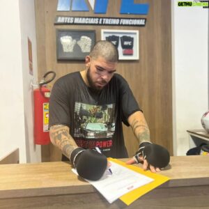 Carlos Felipe Instagram - A vida é feita de oportunidades e cabe a nós aproveitar!
Fico feliz em anunciar que assinei um contrato de múltiplas lutas com um dos maiores eventos de MMA do mundo e o maior da Rússia!

Vamos em busca do cinturão e da sacola de dinheiro 🏆💸

@aca_mma 

Life is made of opportunities and it's up to us to take advantage of them!
 I am happy to announce that I have signed a multi-fight contract with one of the biggest MMA events in the world and the biggest in Russia!

 Let's go in search of the belt and the bag of money 🏆💸

@aca_mma