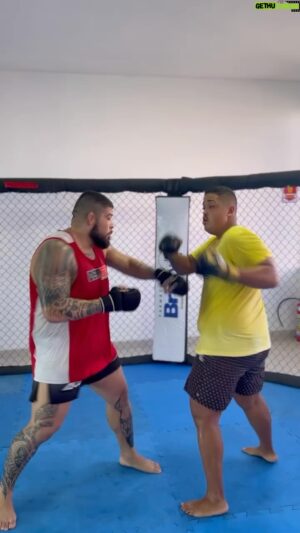 Carlos Felipe Instagram - Treino técnico de MMA

@lifeartesmarciais 
@jppedro_7