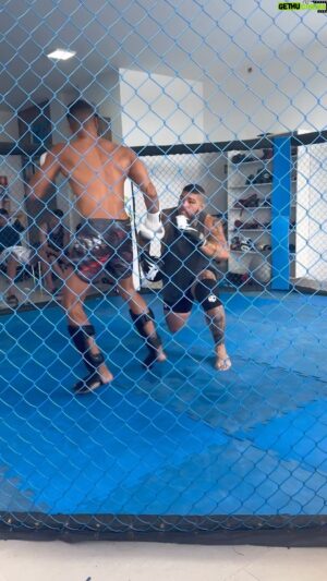Carlos Felipe Instagram - Pra não perder o costume, todo ano eu tiro um dia pra sair na porrada com todo mundo que tá presente na academia!

Esse ano foram 10 rounds de 3 minutos e 30 segundos de descanso!

@lifeartesmarciais