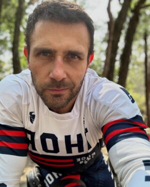 Carlos Ferro Instagram - A desempolvar y retomar lo aprendido.  Vamos de nuevo . 🫶 🏍️