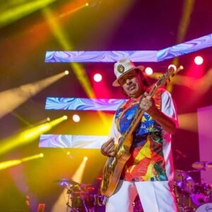 Carlos Santana Instagram - Amazing night in In Victoria BC @colinsmithtakespics 
 @sofmcvic @livenationbc
#saveonfoodsmemorialcentre #livenation #carlossantana #carlossantanatour #blessingsandmiracles #rock #rockandroll #guitar #colinsmithtakespics #santana #carlossantana