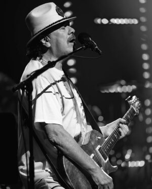 Carlos Santana Instagram - The legendary Carlos Santana returned to the Beacon stage following the world premiere of his documentary 𝘊𝘢𝘳𝘭𝘰𝘴 🎸

 📷: Noemad Reid / MSGE