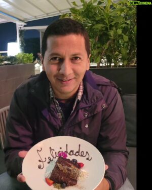 Carlos Solano Instagram - Ya había pasado una semana y yo seguía celebrando mi cumple 😃 Gracias, amigo @raulandrevargas por la inviteishon