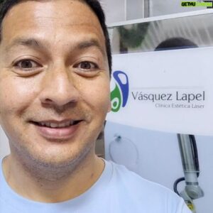Carlos Solano Instagram - Si quieres quitarte manchas, lunares, verrugas, etc. venir a la @clinicvasquezlapel debes. Con un tratamiento láser te va a dejar la piel lozana ya vuelta.
