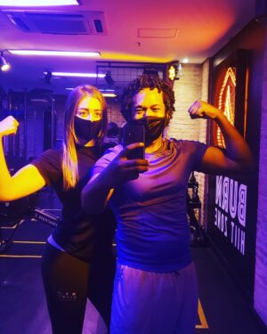 Carlos de Niggro Instagram - Bora treinar? Aqui tem professoras e professores de alto nível!✊🏿
Sextou!
#vemprabio
#bioritmo 
#bioritmohigienopolis