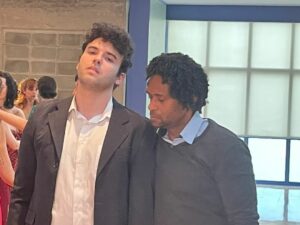 Carlos de Niggro Instagram - Fim de semana de imersão num Workshop incrível: @quandoacendeacamera. 
Além das trocas de experiências e descobertas sobre o nosso ofício, a delícia de encontrar gente linda e talentosa no primeiro curso presencial.
Obrigado @elielf @elielferreira2020, meu querido amigo/irmão pelo presente!❤
Obrigado @izaboxcultural e a todos os novos amigos dessa jornada.
#eduardomilewicz @edumil1
#naminhapelepreta