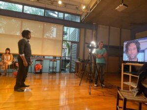Carlos de Niggro Instagram - Fim de semana de imersão num Workshop incrível: @quandoacendeacamera. 
Além das trocas de experiências e descobertas sobre o nosso ofício, a delícia de encontrar gente linda e talentosa no primeiro curso presencial.
Obrigado @elielf @elielferreira2020, meu querido amigo/irmão pelo presente!❤
Obrigado @izaboxcultural e a todos os novos amigos dessa jornada.
#eduardomilewicz @edumil1
#naminhapelepreta
