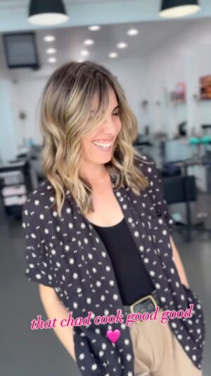 Carly Pope Instagram - ✂️✖️🎨 #ChadCookHair
#remix #repost via @chadcook 
…he’s not just a hair wizard…he’s also a mighty fine director! “Aaaand cut!” PUN! ✂️💁🏻‍♀️🎨