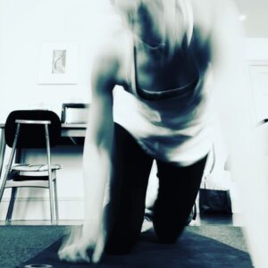 Carly Pope Instagram - That work day pre-game courtesy of @tracyandersonmethod …if you know, you know. I might be tongue-tied today, but them glutes are SQUAWKIN’ - thanks for the intro Tess 💪🏼💥
