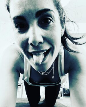 Carly Pope Instagram - That work day pre-game courtesy of @tracyandersonmethod …if you know, you know. I might be tongue-tied today, but them glutes are SQUAWKIN’ - thanks for the intro Tess 💪🏼💥