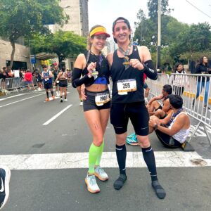 Carmen Aub Instagram - “Dig deep. It’s all mental. You have the fitness!” (Thank you @tomkellyslack for the mantra) El mantra de este maratón!! 42Km por segunda vez en mi vida y ahora si puedo decirle a @ivansikic “ok, I AM a runner!!” 🥳💪🏼🎉 gracias por ser el mejor compañero de prep day 🍩🐷 y de trainings 🏃‍♂️💨🏃🏼‍♀️ gracias a @gbernaln por hacernos parte de esta ruta increíble y de la familia @inyourpace y a los mejores porristas cuando uno cree que ya no puede más @stephansikic @lelebermudez15 @erdh____ 🥇 PR: 3:54:25 💪🏼