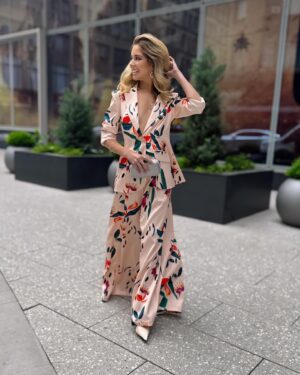 Carmen Aub Instagram - New York 🗽 is always a good idea!

Styled by @readingp
Joyas @nashiraarnostudio
Glam @tntagency

#NBCU24
#NBCUniversal
#Telemundo