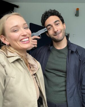 Caro Cult Instagram - JUHU WIR SIND ANGEDREHT 🚨‼️
Seit Juli drehen wir an einer super freshen, neuen Krimireihe für den Dienstag auf @rtlplus !
Ich spiele Lou, eine Komissarin aus der Großstadt die in den Pott strafversetzt wird und dort mit Berliner Schnauze, einem feministischen Herzen und eventuell einer (ganz kleinen) Impulskontrollstörung denen auf die Fresse haut, die Unrecht tun. 😂
Vollständig wäre das alles nicht, wenn sie dabei nicht den weltbesten Kollegen Gianni @eidinjalali an ihrer Seite hätte. 🤝🏽♥️ 
Dass das hier nicht nur gespielte Teamliebe ist, seht ihr in dieser Slideshow ! 😎
Und bei allem unterstützen uns Andreja Schneider als Oberhauptkomissarin Reusch die es mit Harald Juhnke hält: „Keine Termine und immer leicht einen sitzen.“
Und der oberfleißigen Polizeischülerin Fine @thisisgloria 

Produktion: @rtlplus @ufa_production @ninasollich & Tommy Wosch
Regie: @ismailsahi_n 
Drehbuch: Tommy Wosch 
Casting: @casting_mareth_roelcke 

#crime #komissarenduo #krimireihe #truecrime