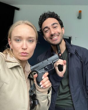 Caro Cult Instagram - JUHU WIR SIND ANGEDREHT 🚨‼️
Seit Juli drehen wir an einer super freshen, neuen Krimireihe für den Dienstag auf @rtlplus !
Ich spiele Lou, eine Komissarin aus der Großstadt die in den Pott strafversetzt wird und dort mit Berliner Schnauze, einem feministischen Herzen und eventuell einer (ganz kleinen) Impulskontrollstörung denen auf die Fresse haut, die Unrecht tun. 😂
Vollständig wäre das alles nicht, wenn sie dabei nicht den weltbesten Kollegen Gianni @eidinjalali an ihrer Seite hätte. 🤝🏽♥️ 
Dass das hier nicht nur gespielte Teamliebe ist, seht ihr in dieser Slideshow ! 😎
Und bei allem unterstützen uns Andreja Schneider als Oberhauptkomissarin Reusch die es mit Harald Juhnke hält: „Keine Termine und immer leicht einen sitzen.“
Und der oberfleißigen Polizeischülerin Fine @thisisgloria 

Produktion: @rtlplus @ufa_production @ninasollich & Tommy Wosch
Regie: @ismailsahi_n 
Drehbuch: Tommy Wosch 
Casting: @casting_mareth_roelcke 

#crime #komissarenduo #krimireihe #truecrime