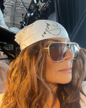 Carola Häggkvist Instagram - Tylösand!! Nu kör vi.. GLÄDJE! Hela bandet på plats. @emanuelnorrby @stekiz @viktoriaglans @michelsantunione @jivansson @hoteltylosand @nojetkonsert  @halmstadcity @jubel.artistagency @borninstockholm @stureoptikern @carolamerch