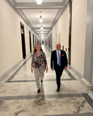 Carole Baskin Instagram - #tbt #throwbackthursday to a ton of meetings over the past year with @carolebaskincat on the #bigcatpublicsafetyact. Let’s get this bill passed through the Senate today! Call 202-224-3121 and ask your Senators to support and pass the Big Cat Public Safety Act today!