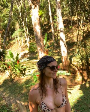 Carolina Chalita Instagram - Entre os Sacis e as Fadas 🧚🏽 

#viagemdasmeninas #girltrip #nomato #naturephotography #riobonitodelumiar #serracarioca