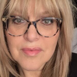 Caroline Diament Instagram - Allez défoulez vous, suis maquillée mais il n’y a pas de filtre ! Ce qui est joli m’appartient, ce qui l’est moins m’appartient aussi. 61 ans dans 6 semaines. Et quand je dis, défoulez vous, je plaisante ! C est juste pour permettre aux mecs qui se sont abonnés suite au filtre grosse bouche, de se désabonner en toute quiétude .
Bonne journée et merci à tous les bienveillants, vous êtes infiniment plus nombreux sur ce compte. Je vous claque la bise du coup 🥰🥰🥰