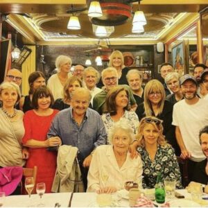 Caroline Diament Instagram - Une pensée pour notre Claude qui aurait eu 96 ans aujourd’hui ! ♥️ Merci @ruquierlaurent de nous avoir réunis pour fêter son dernier anniversaire, heureusement ce soir là nous ne le savions pas …
