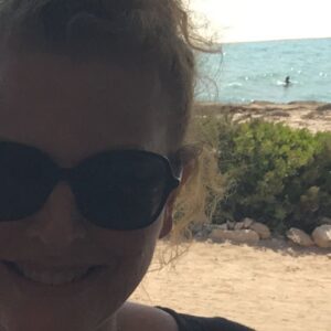 Caroline Diament Instagram - Au revoir Formentera, la vue à couper le souffle, les cheveux qui sèchent à l’air et le Corp dénudé ... retour à paris. Mes vacances furent divines 🙏