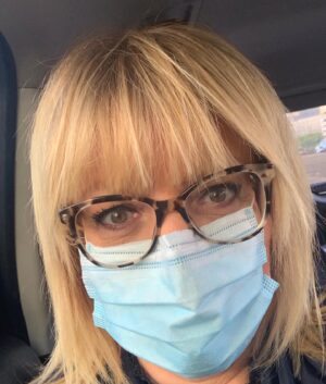 Caroline Diament Instagram - Taxi, masque et plus si affinités ... 😂😂