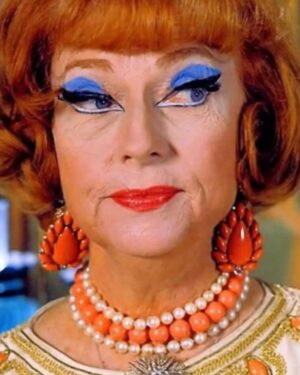 Caroline Diament Instagram - J’ai voulu mettre un trait d’eye-liner et sans vous mentir voilà à peu près le résultat :)
