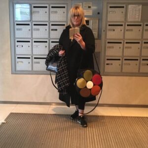 Caroline Diament Instagram - Je pars faire bénir mon utérus ! Regardez attentivement @jetaimeetc pour en savoir plus 😂😂😂😂😂