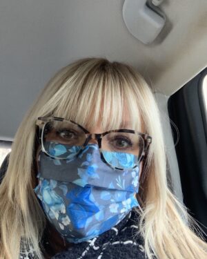 Caroline Diament Instagram - Et encore un nouveau masque 😂 bonne soirée à vous toutes et tous 😘