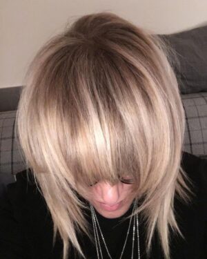 Caroline Diament Instagram - Ce joli blond froid je le dois aux jolies mains de @magali_bradshaw