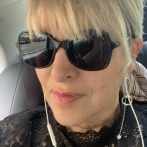 Caroline Diament Instagram - Pas d’idée de hashtag 😂