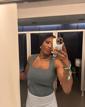 Caroline Dubois Instagram - A great night of boxing! 🌃

Wow the o2 showed up, so happy to be present and watch the fighters give it there all in the ring 🙌🏿

@skysportsboxing

#boxinglife #vla #prettygang #femaleathlete