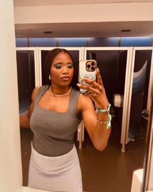 Caroline Dubois Instagram - A great night of boxing! 🌃

Wow the o2 showed up, so happy to be present and watch the fighters give it there all in the ring 🙌🏿

@skysportsboxing

#boxinglife #vla #prettygang #femaleathlete