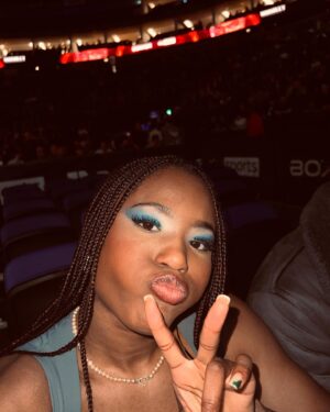 Caroline Dubois Instagram - A great night of boxing! 🌃

Wow the o2 showed up, so happy to be present and watch the fighters give it there all in the ring 🙌🏿

@skysportsboxing

#boxinglife #vla #prettygang #femaleathlete