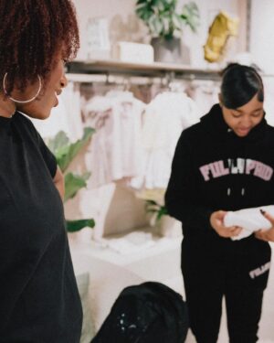 Caroline Dubois Instagram - The fans are who make my dreams possible 💜💜
Had a great time at my adidas meet and greet in white city, thank you to everyone who turned up 

And to everyone who is stepping on my train for this journey, it’s gonna be a good one 😉🔥

@adidas #meetandgreet @adidaslondon #adidaswhitecity