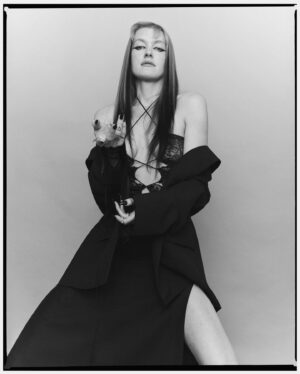 Caroline Hjelt Instagram - This shoot with @theforumist was so much fun ✨

Photo @pellelannefors 
Styling @amandahorlin 
Words @emmathimgren 
Hair @sofiageideby 
Hair assistant @hairbyfreka 
Make up @jasminelundmark 
Make up assistant @terezaluyirika