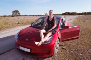 Caroline Hjelt Instagram - Thank you @teslamotors for letting me use this awesome  car over the summer. We’ve been everywhere together. 🍀❤️ 📷 @yoyelapogian