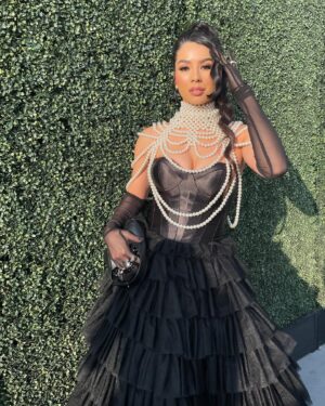 Caroline Kwan Instagram - 3rd annual streamer awards ❤️‍🔥

📸 (portrait pic): @oreeeo 
👱🏼‍♀️: @chanbruh 
💄: @haleyolsenmakeup 
👗: @sherrihill, pearls from Etsy