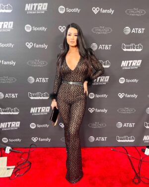 Caroline Kwan Instagram - next streamer awards I WILL win gamer of the year!!! 

💄💋: @taylorruffin

#streamerawards